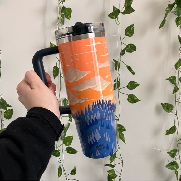 Stanley x Always with Honour 30 oz. Pro tour flip straw tumbler - Picture 4 of 5